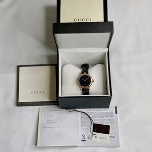 Gucci Diamantissima YA141401 Rose Gold 32mm Swiss Watch